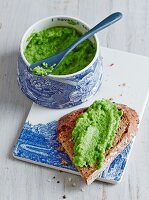 Pea spread with wasabi and lime