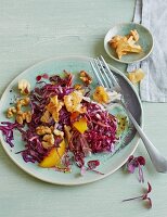 Red cabbage salad with Jerusalem artichokes and walnuts