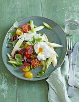 Italienischer Spargelsalat mit pochiertem Ei