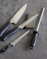 Various knives, a whetstone and a sharpening steel