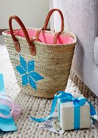 DIY – a star painted onto a wicker shopper