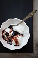 Vanilla ice cream with fruit sauce