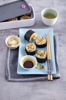 Quinoa-Sushi mit Lachs & Gemüse