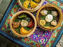 Various stuffed dumplings in bamboo steamers (Asia)