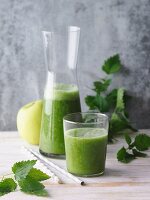 Green stinging nettle and cos lettuce smoothie with apples and grapes