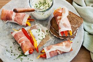 Ham rolls with pepper and cream cheese