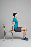 Back support – Step 1: bend the legs and support yourself on your arms