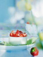 Yoghurt cream with fresh strawberries