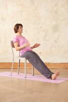 Streckposition (Yoga), Schritt 1: Sitzen, nach hinten lehnen