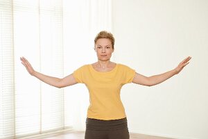 Breathing regulation (Tiaoxi, Qigong) – Step 4: stretch arms to the side