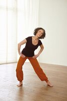 Circling the head (qigong) – Step 3: raise head and turn it diagonally to the right
