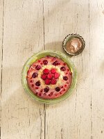 Erdbeer-Kirsch-Kokos Smoothie Bowl