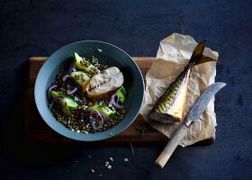 Smoked mackerel on oven-baked lentils