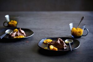 Schokoladenmousse mit Kumquats