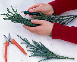 Advent wreath made from sickle fir (1/3)