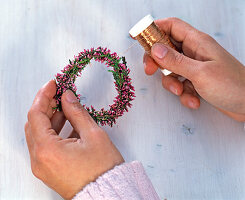 Candle wreath made from summer heather (2/3)