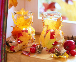 Paper lanterns with autumn leaves (3/3)