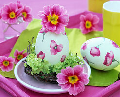 Easter eggs with napkin technique