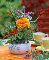 Arrangement in ceramic bowl (3/3)