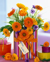 Bouquet of marigolds in gift bag (2/2)