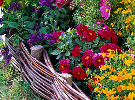 Bed with wickerwork as border