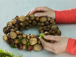 Nut wreath (3/4)