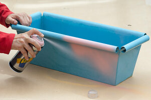 Spray blue metal box pink (2/3)