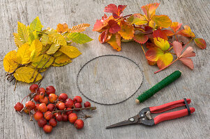 Ornamental apples and leaves wreath