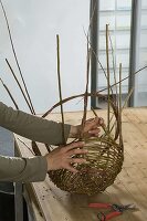 Egg shaped willow basket homemade (5/7)