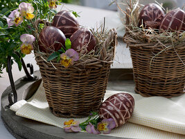 Dyeing eggs with natural dyes 2/2