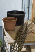 Homemade willow lining for plastic pots (1/8)