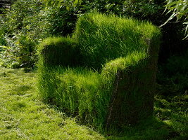 Grass sofa made of steel mesh and chicken wire (6/6)