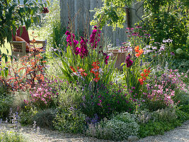 Summer bed with gravel border