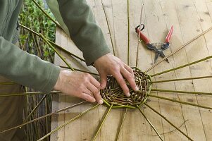 Homemade decorative object made of willow 3/6