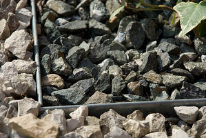 Sunken zinc bed border