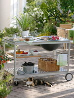 Outdoor kitchen: grilling on the terrace