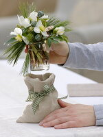 Small Christmas bouquet in a linen bag (1/2)