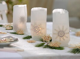 Windlichter mit Strohsternen in Butterbrottüten (4/4)