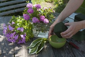 Pinkes Duftgesteck mit Rosen und Phlox (2/4)