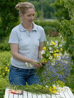 Yellow-white early summer bouquet with daisies (1/3)