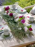 Table decoration of roses and elderberry