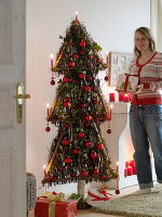 Stilisierter Weihnachtsbaum aus Betula (Birken-Reisig)