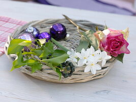 Ingredients for Christmas bouquet of Narcissus 'Ziva' (Tazettes)