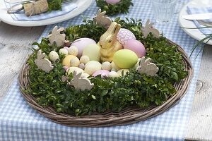 Easter table decoration with box wreaths