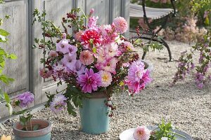 Spätsommerstrauss mit Gladiolus (Gladiolen), Dahlia (Dahlien)