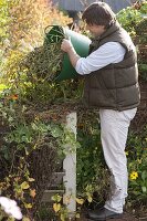 Autumn work with the whole family in the organic garden