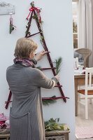 Stilisierter Tannenbaum Hartriegelzweigen als Adventskalender