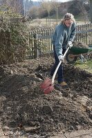 Huegelbeet im Gemüsegarten anlegen