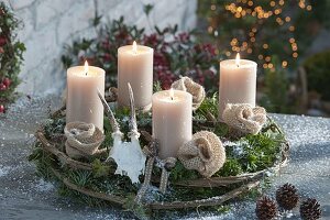 Natural Advent wreath with beige candles