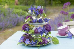 Crockery self-made cake stand with Allium